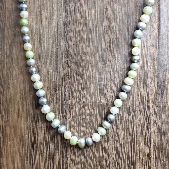 18 Inch Sterling Silver Beautiful Light Colored Pearls Necklace - Picture 1 of 6